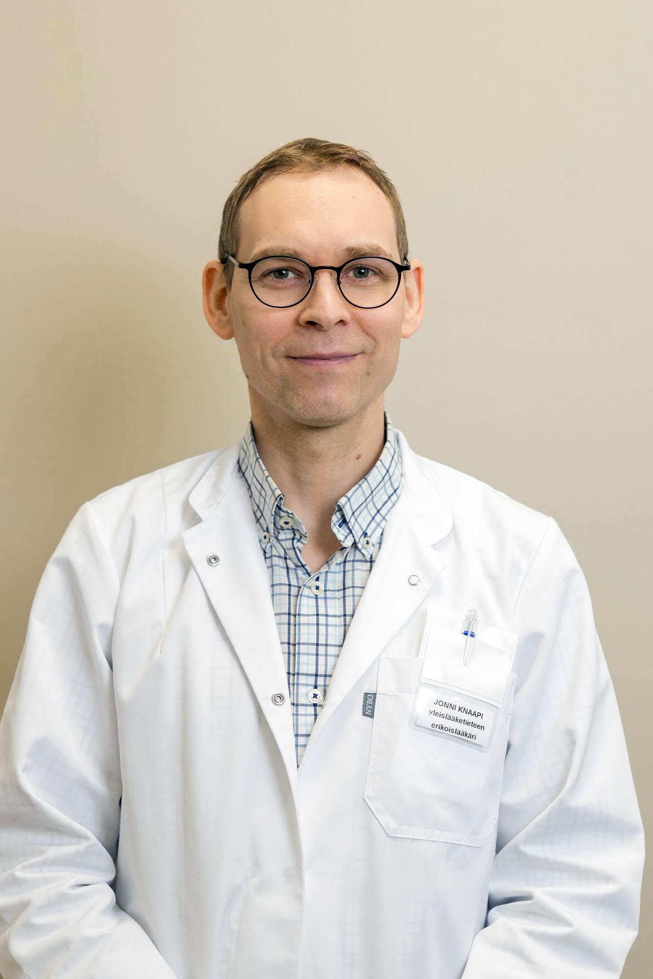 Jonni Knaapi, yleislääketieteen erikoslääkäri